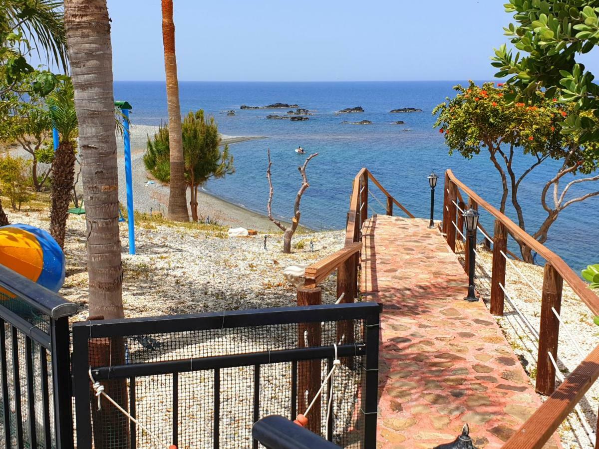 Astrofegia Beachfront Villa Pomos Eksteriør bilde
