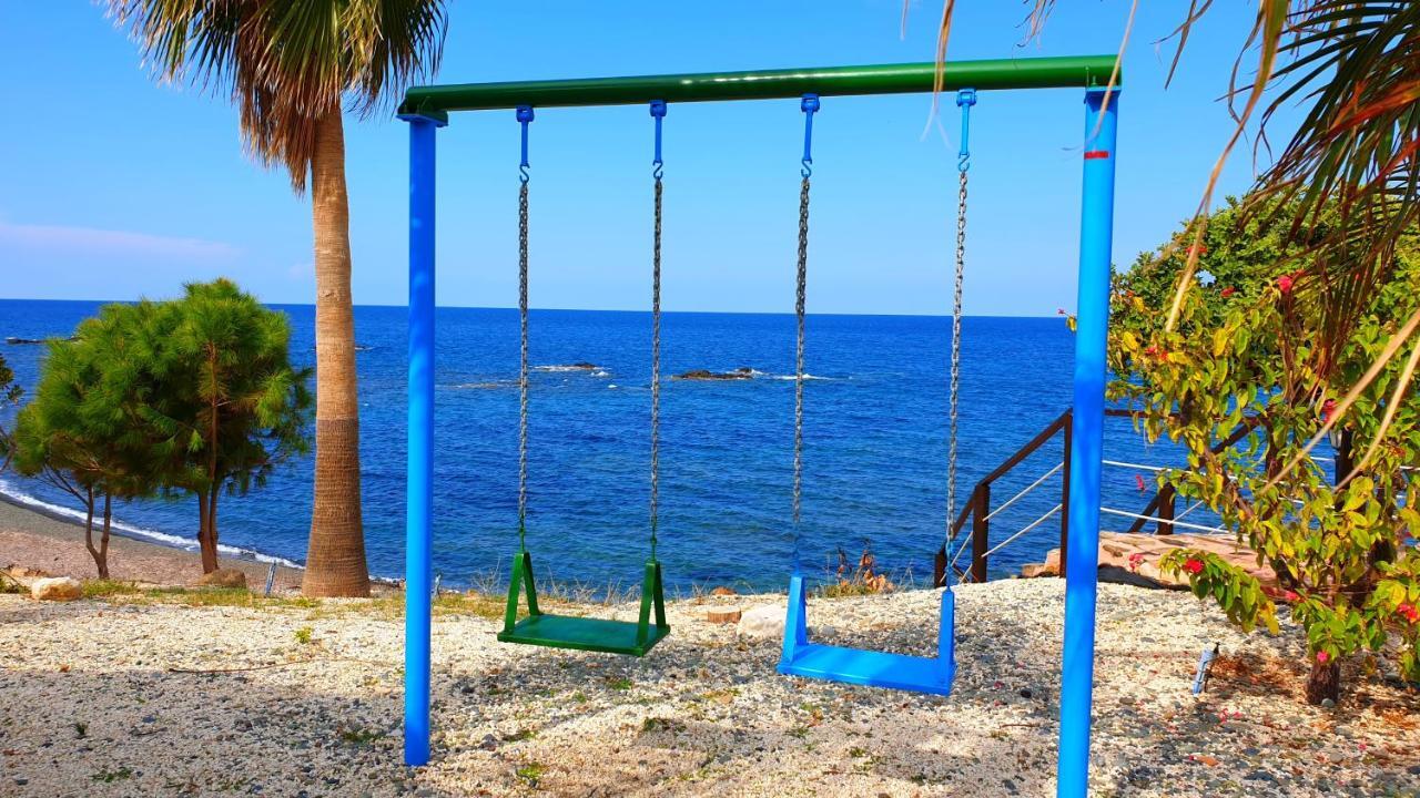 Astrofegia Beachfront Villa Pomos Eksteriør bilde